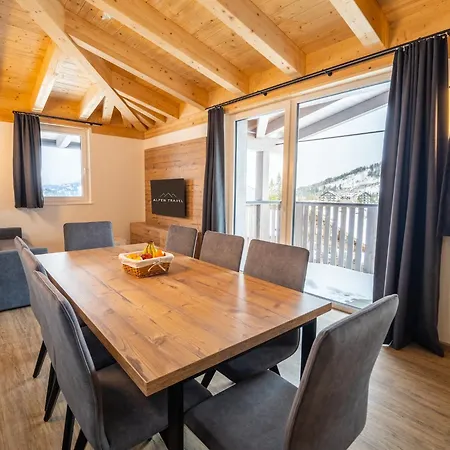 Spacious 4-bedroom Penthouse In Apartmán *